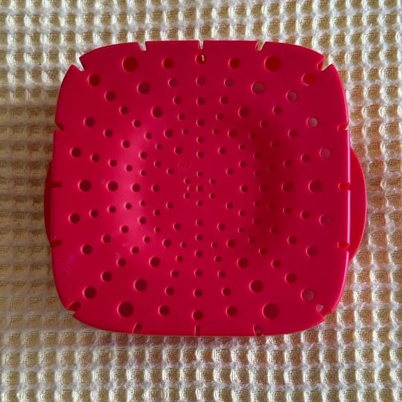 Berry Rinse & Store Colander Food Storage Container - Picture 8 of 8